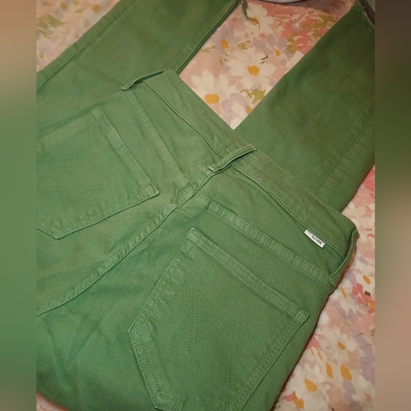 MOTHER Denim - MOTHER Mid Rise Dazzler Ankle Fray Play Date Jeans In Juniper Green Size 26